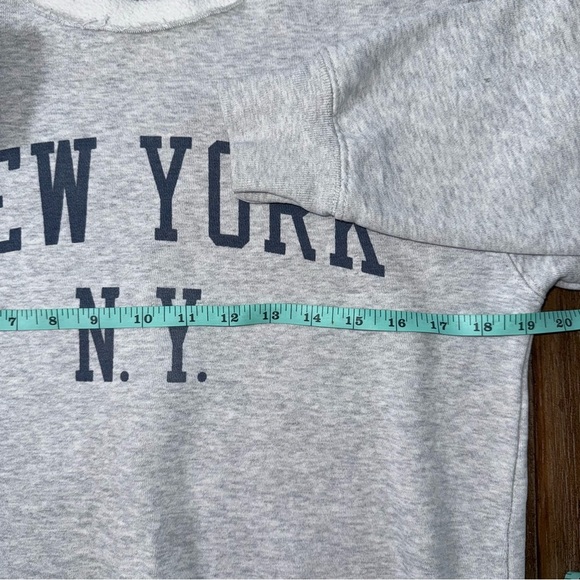 Brandy Melville Gray Off-the-Shoulder Oversized Sweater S - Picture 2 of 6